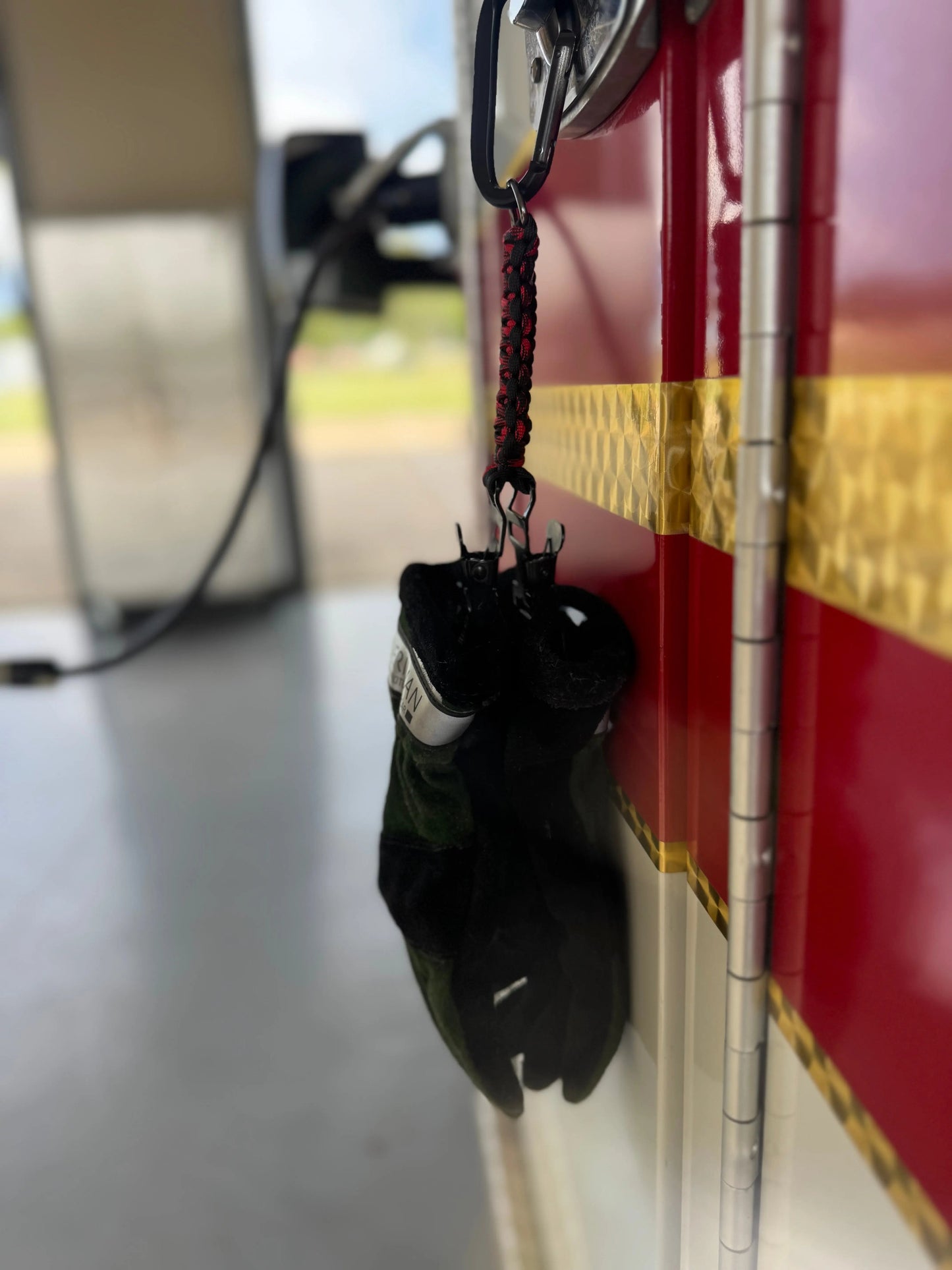Paracord Glove Holder with Dual Alligator Clips, Carabiner & D-Ring – Firefighter, EMS, Lineman Gear Swinging K Creations
